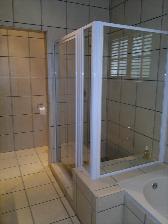 Oasis Shanti Backpackers Oudtshoorn Bilik gambar