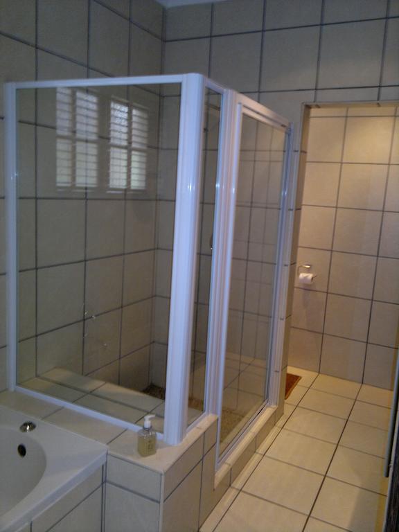 Oasis Shanti Backpackers Oudtshoorn Bilik gambar